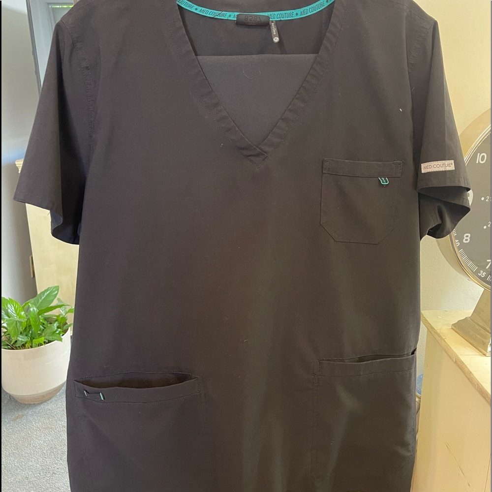 Med couture scrub set! Excellent used condition!